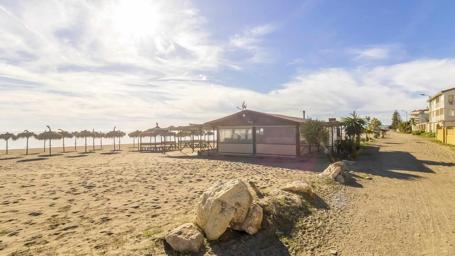 Apartamento En La Playa Con Patio Privado Apartment Rincon de la Victoria