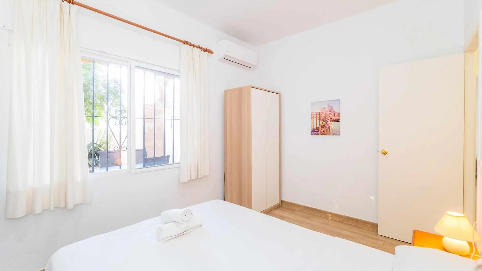 Apartamento en la Playa con Patio Privado Rincón de la Victoria