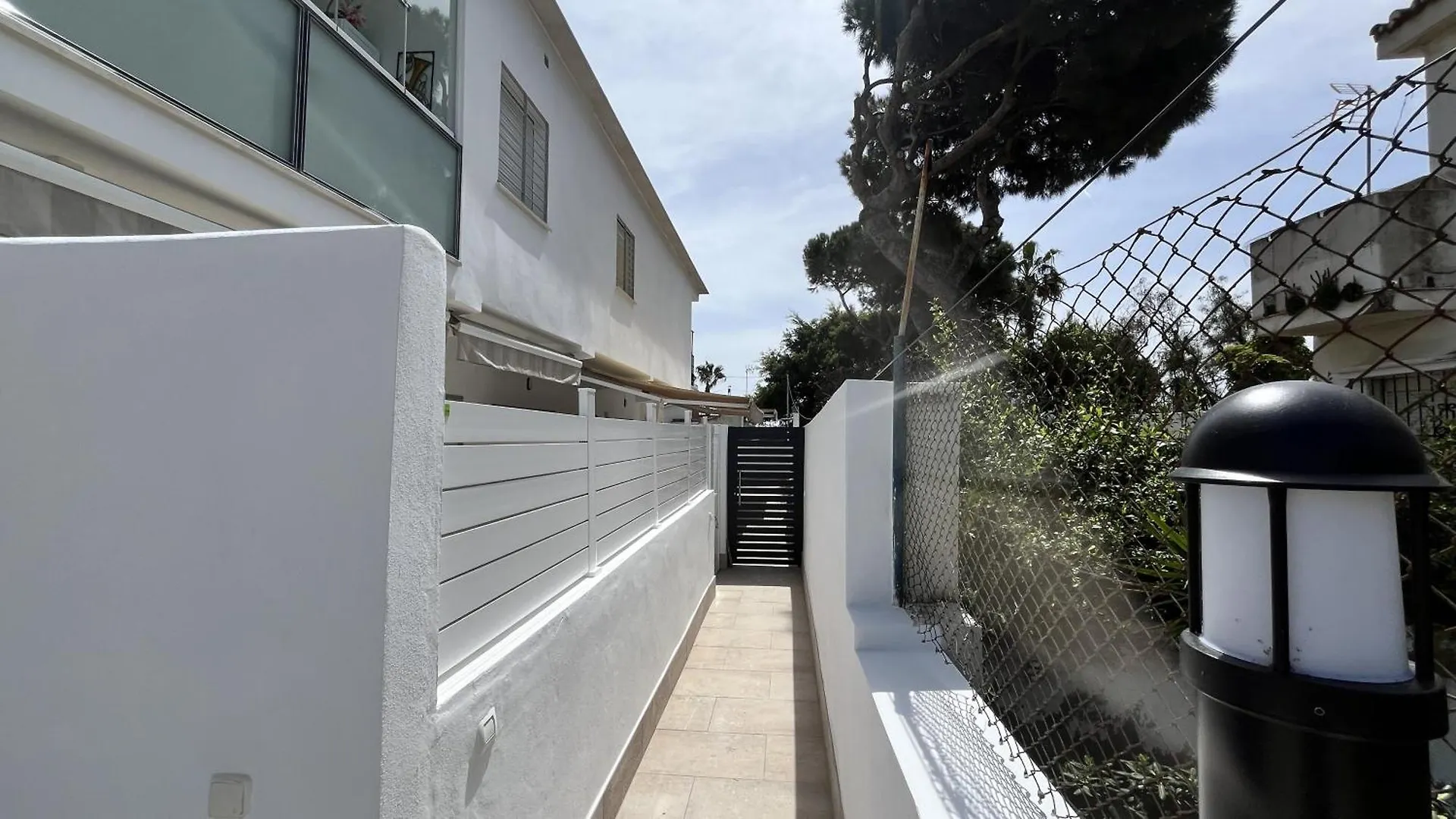 Apartamento en la Playa con Patio Privado Rincón de la Victoria