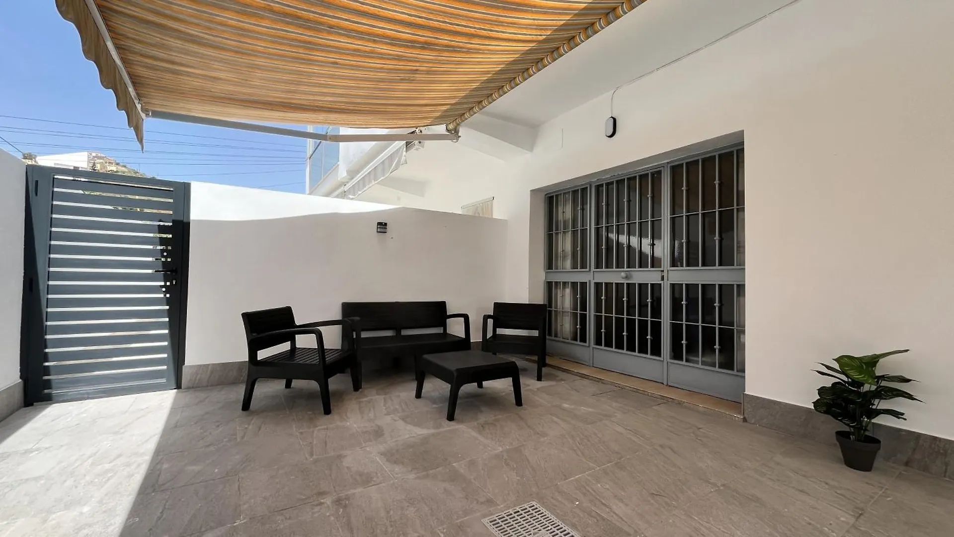 Apartamento en la Playa con Patio Privado Rincón de la Victoria 0*,