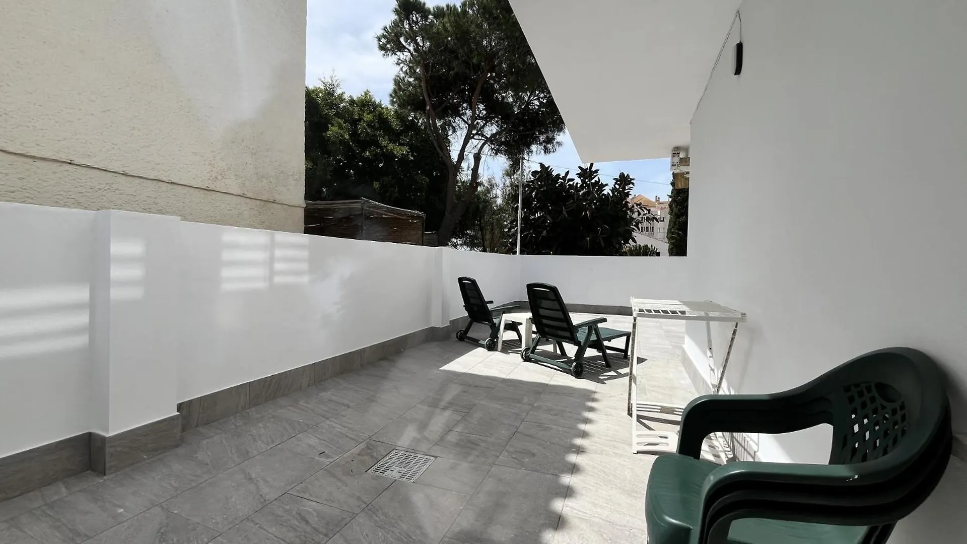 Apartamento en la Playa con Patio Privado Rincón de la Victoria