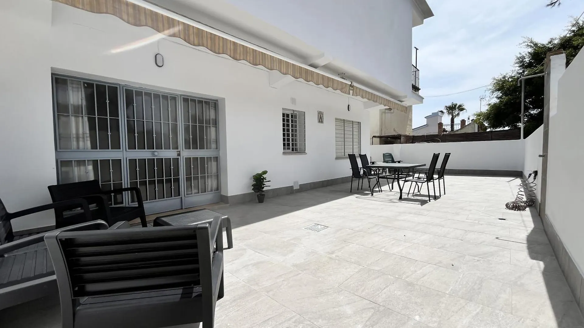 Apartamento en la Playa con Patio Privado Rincón de la Victoria