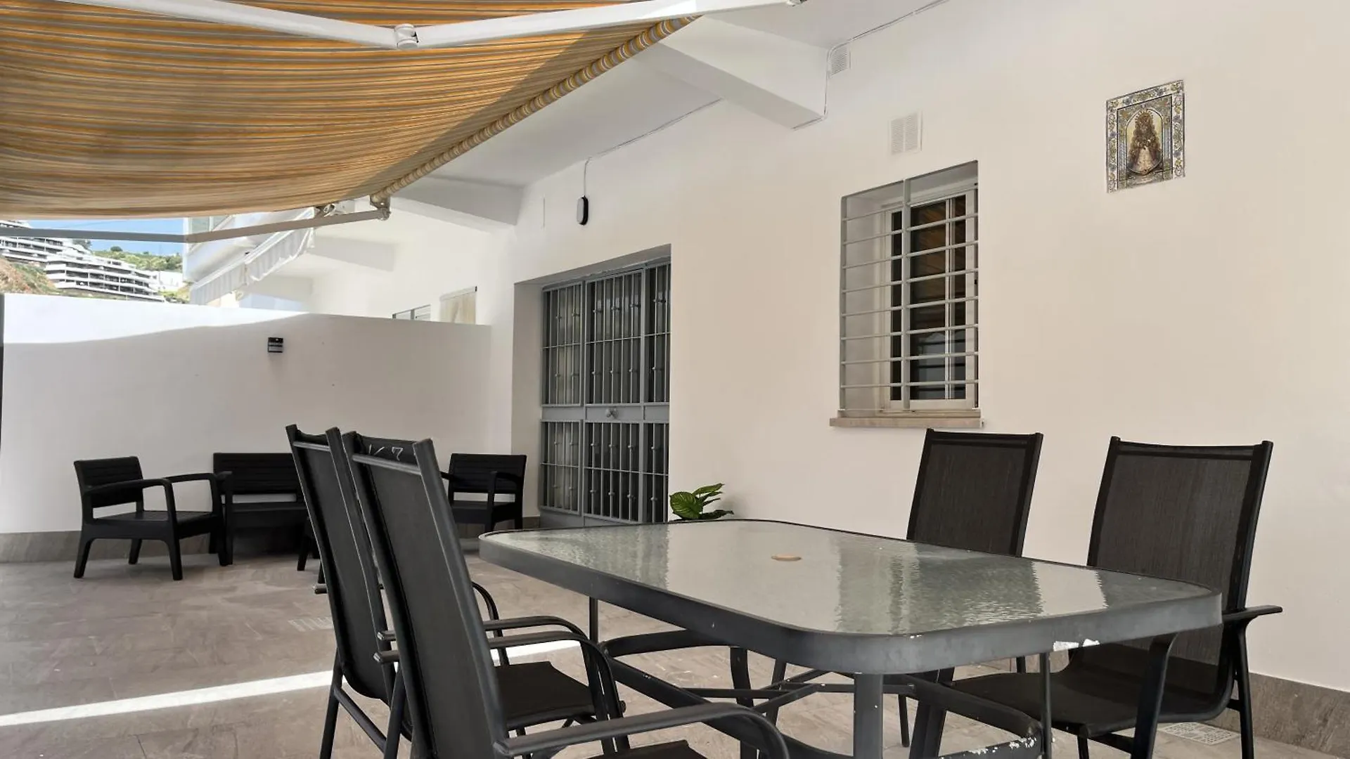 Apartamento en la Playa con Patio Privado Rincón de la Victoria España