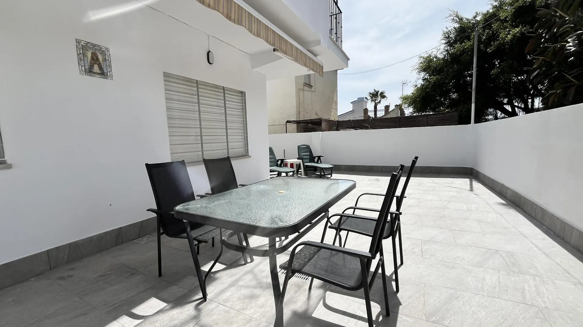 Apartamento en la Playa con Patio Privado Rincón de la Victoria