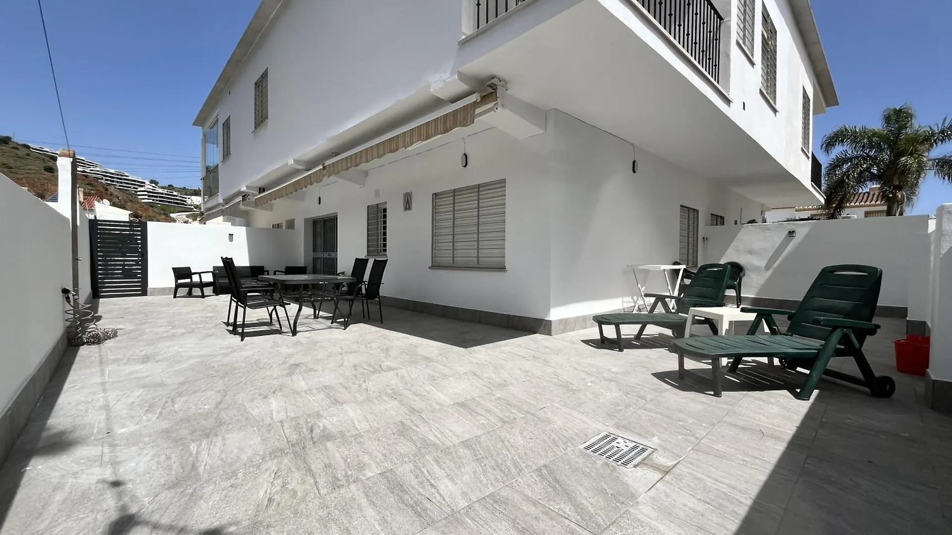 Apartamento en la Playa con Patio Privado Rincón de la Victoria