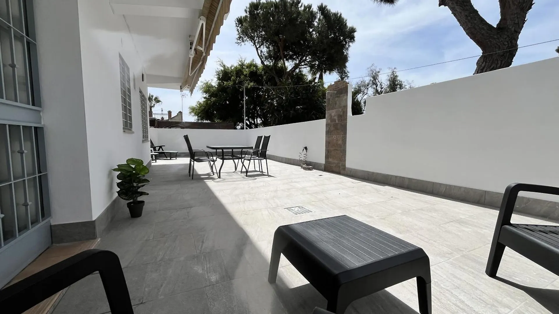 Apartamento en la Playa con Patio Privado Rincón de la Victoria