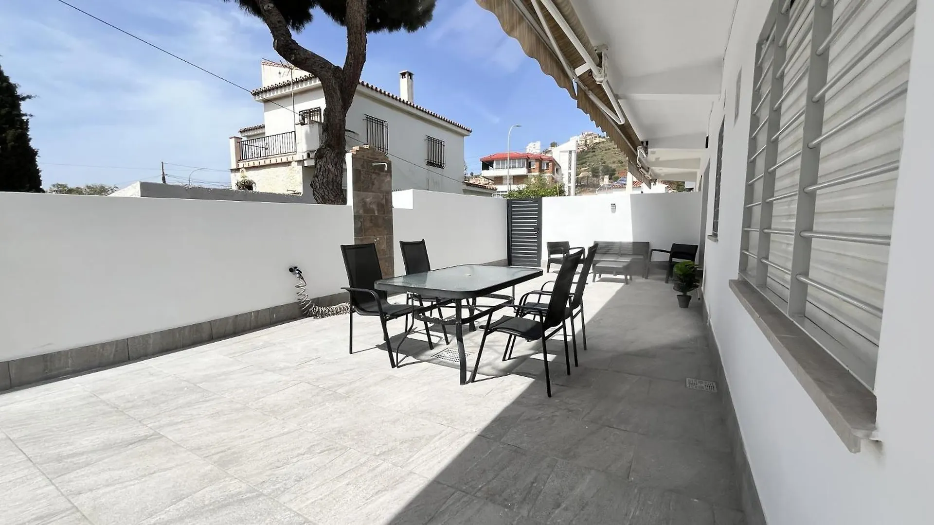Apartamento en la Playa con Patio Privado Rincón de la Victoria España