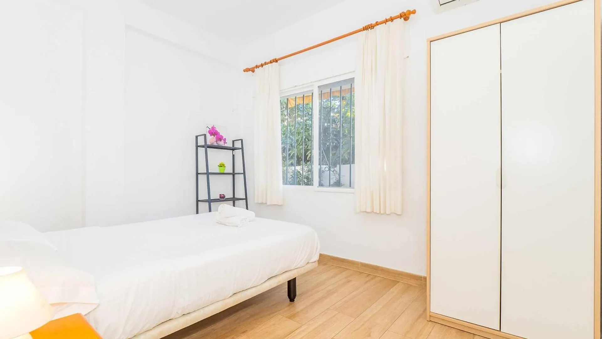 Apartamento En La Playa Con Patio Privado Rincon de la Victoria